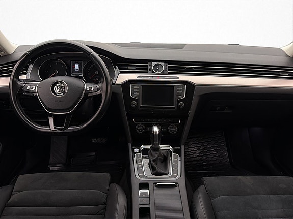 Volkswagen Passat 14 of 28
