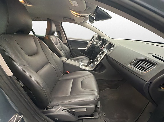 Volvo V60 11 of 27