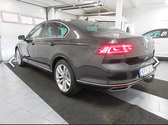 Volkswagen Passat 4 of 14