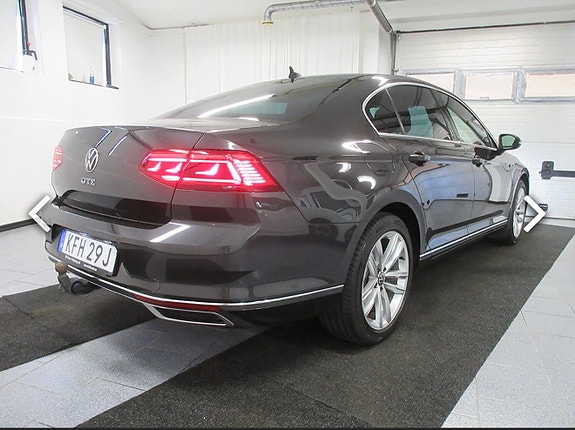 Volkswagen Passat 2 of 14