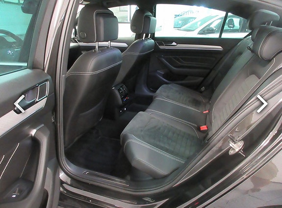 Volkswagen Passat 12 of 14