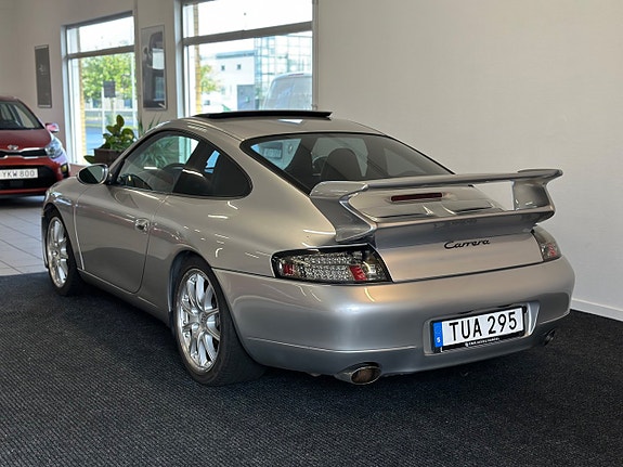 Porsche 911 Carrera 8 of 25