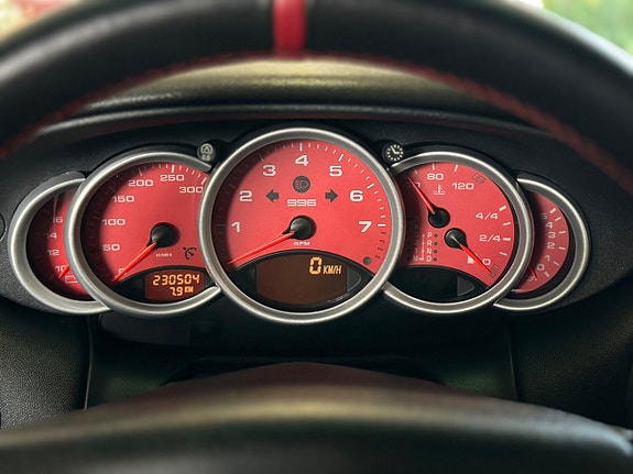 Porsche 911 Carrera 12 of 25