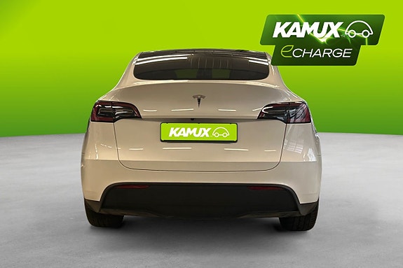 Tesla Model Y 5 of 26