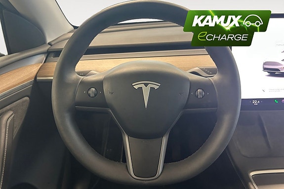 Tesla Model Y 13 of 26