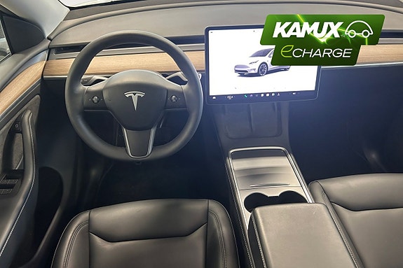 Tesla Model Y 10 of 26