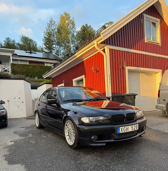 BMW 330i 2 of 10