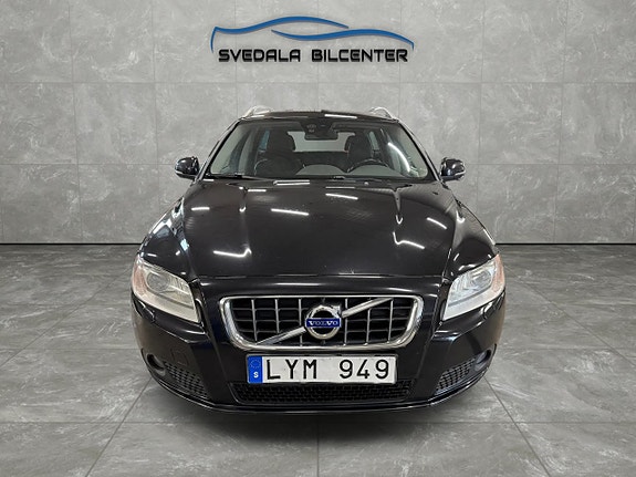 Volvo V70 2 of 16