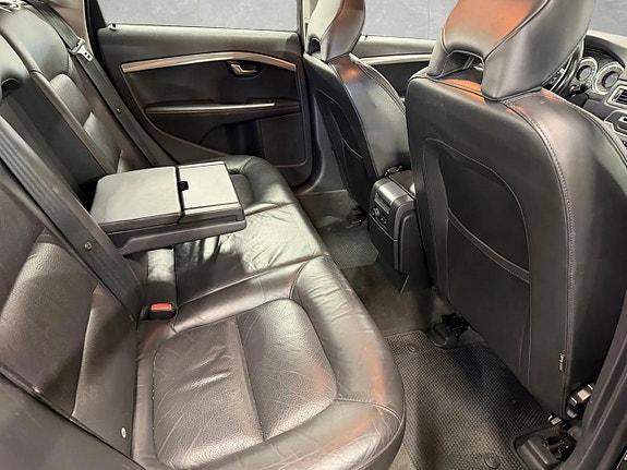 Volvo V70 13 of 16