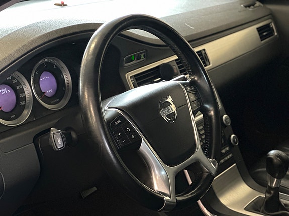Volvo V70 10 of 22