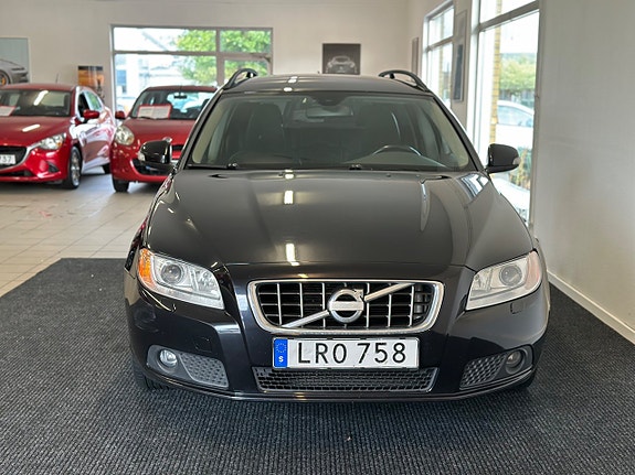 Volvo V70 2 of 22