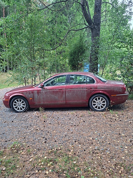 Jaguar S-TYPE 2 of 3