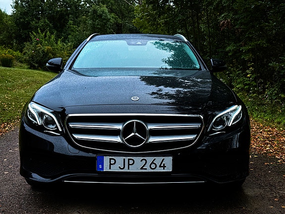 Mercedes-Benz E220 4 of 11