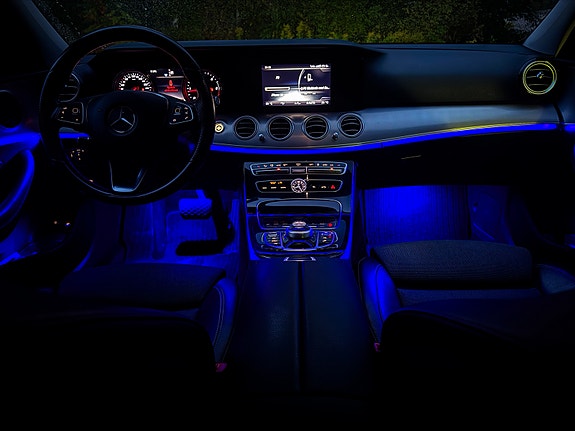 Mercedes-Benz E220 7 of 11