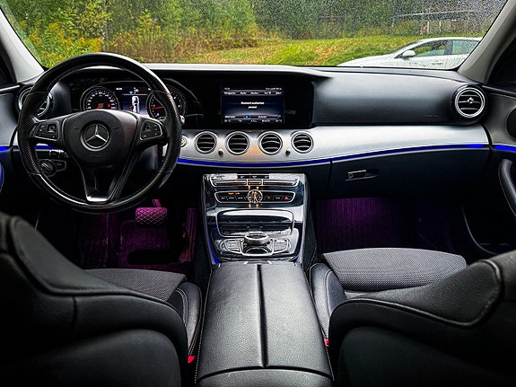 Mercedes-Benz E220 6 of 11