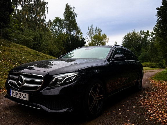 Mercedes-Benz E220 3 of 11