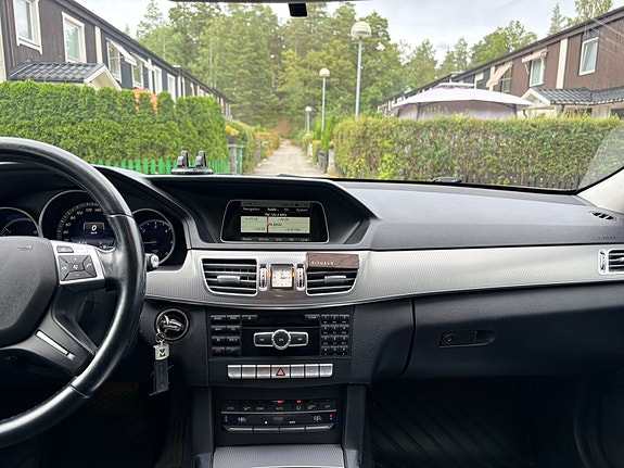 Mercedes-Benz E220 12 of 14