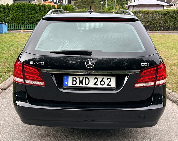 Mercedes-Benz E220 4 of 14