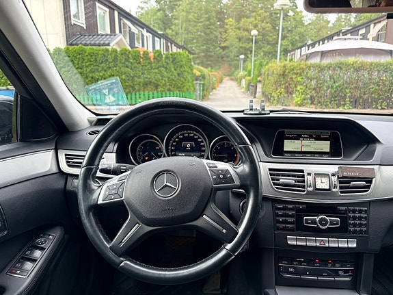 Mercedes-Benz E220 11 of 14