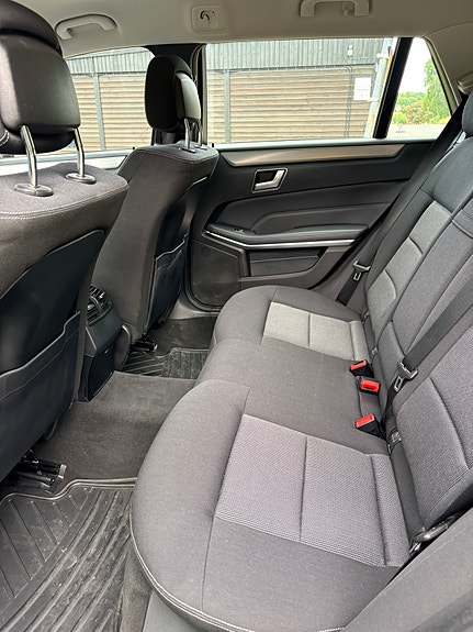 Mercedes-Benz E220 13 of 14
