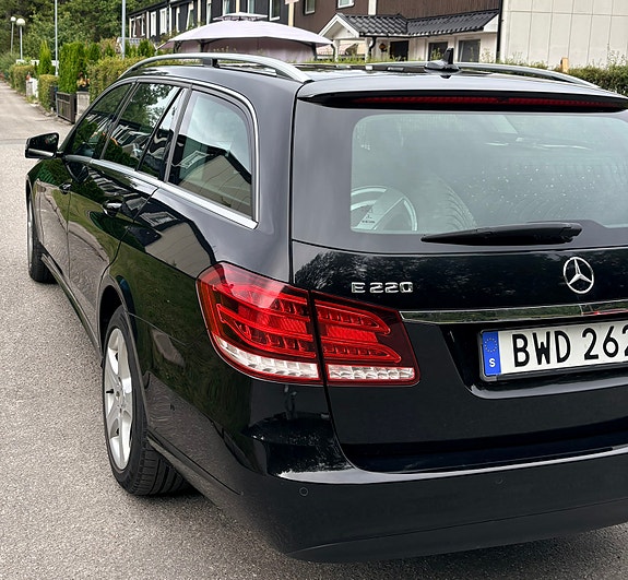 Mercedes-Benz E220 3 of 14