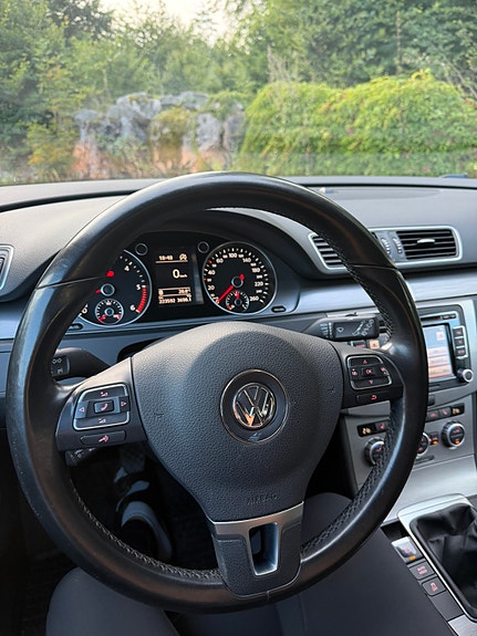 Volkswagen Passat 9 of 11
