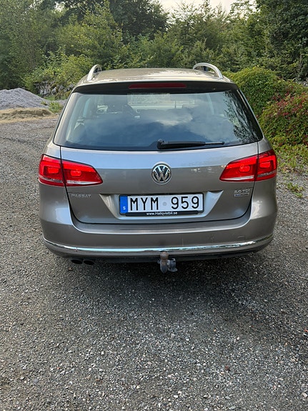 Volkswagen Passat 2 of 11