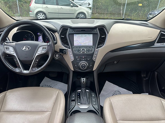 Hyundai Grand Santa Fe 7 of 30