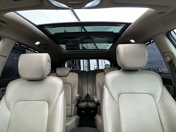 Hyundai Grand Santa Fe 23 of 30