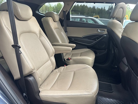 Hyundai Grand Santa Fe 19 of 30