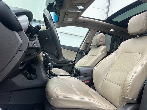 Hyundai Grand Santa Fe 16 of 30