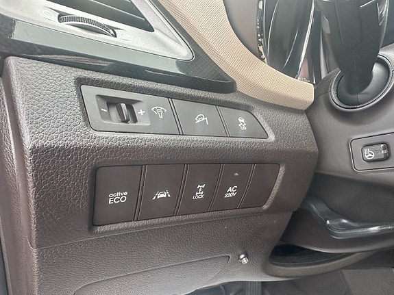 Hyundai Grand Santa Fe 12 of 30