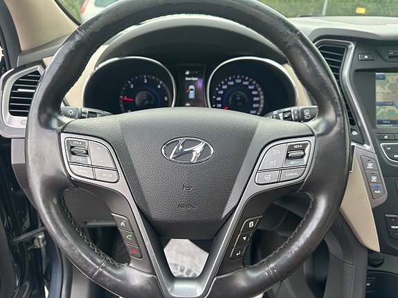 Hyundai Grand Santa Fe 10 of 30