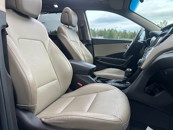 Hyundai Grand Santa Fe 18 of 30