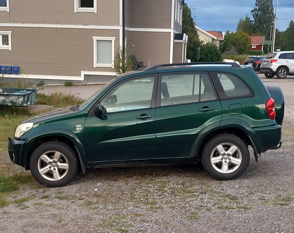 Toyota RAV4 2 of 7