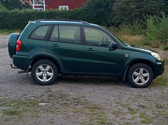 Toyota RAV4 3 of 7