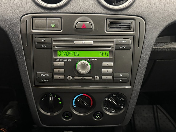 Ford Fusion 15 of 19