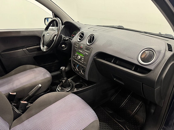 Ford Fusion 12 of 19