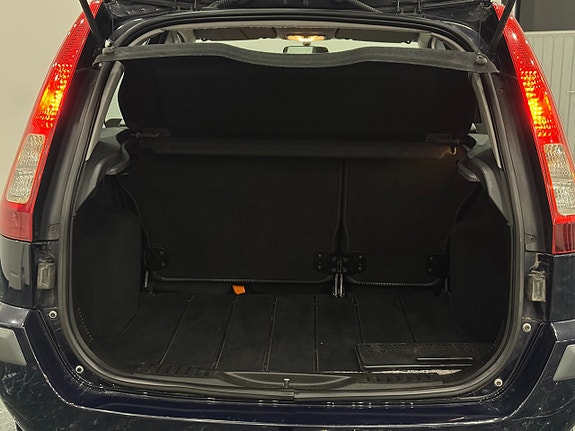 Ford Fusion 7 of 19