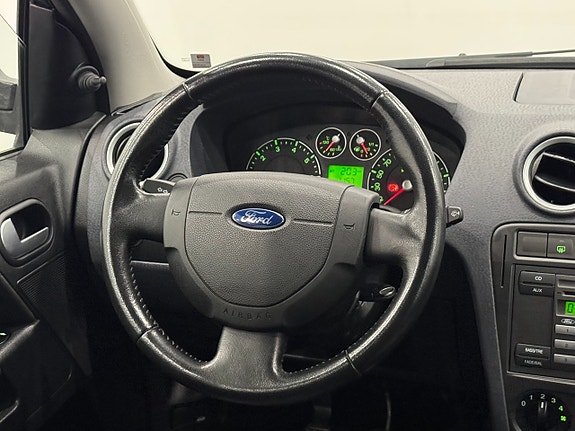 Ford Fusion 10 of 19