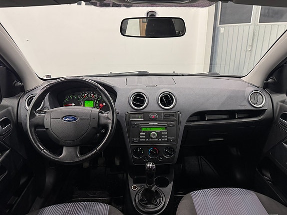 Ford Fusion 9 of 19