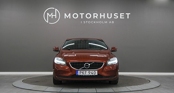 Volvo V40 2 of 19