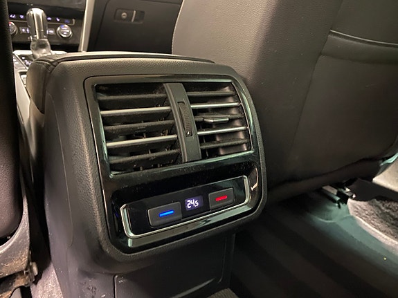 Volkswagen Passat 12 of 15
