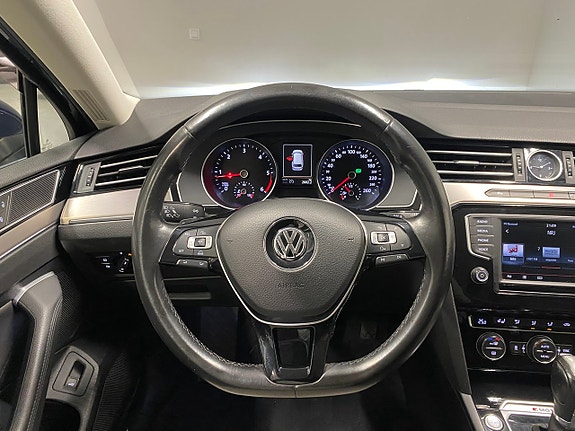 Volkswagen Passat 14 of 15