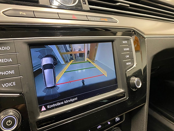 Volkswagen Passat 15 of 15