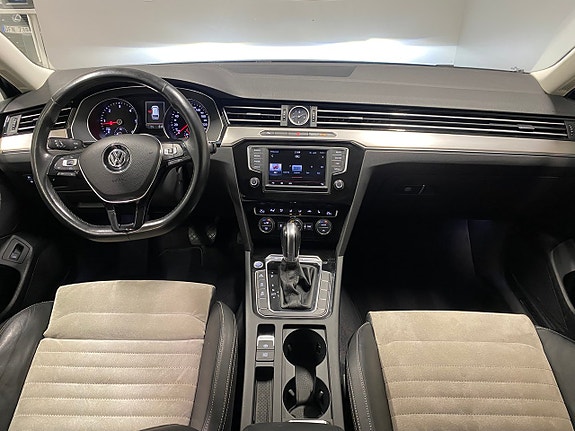 Volkswagen Passat 13 of 15