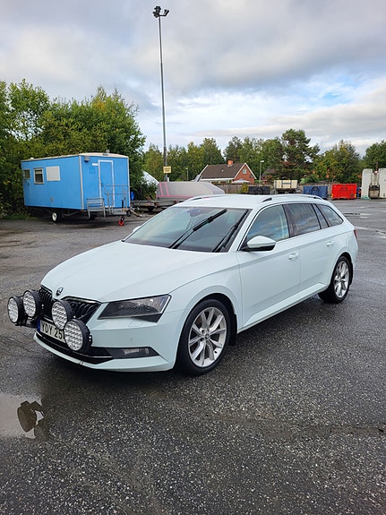 Skoda Superb 3 of 9