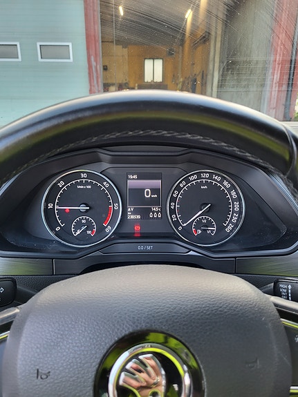 Skoda Superb 9 of 9