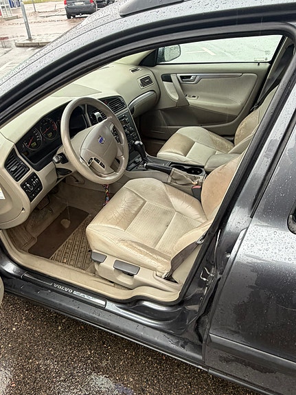 Volvo V70 6 of 9