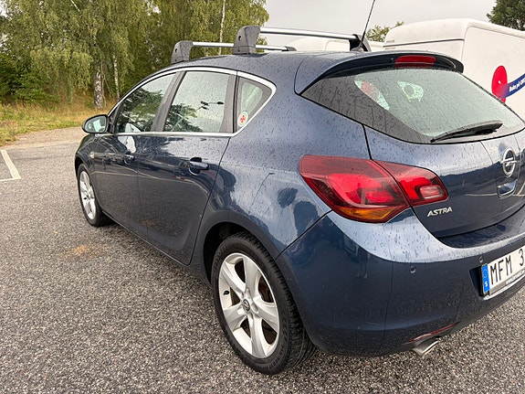Opel Astra 2 of 9